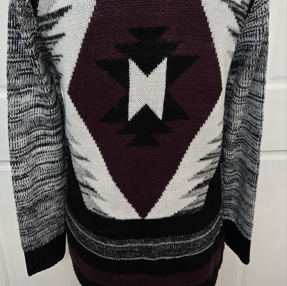 Vanity Acrylic Cardigan - Picture 3 of 16